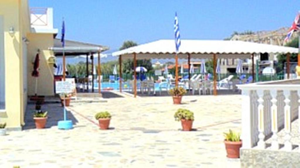 Plubis Studios Kalamaki  Bagian luar foto